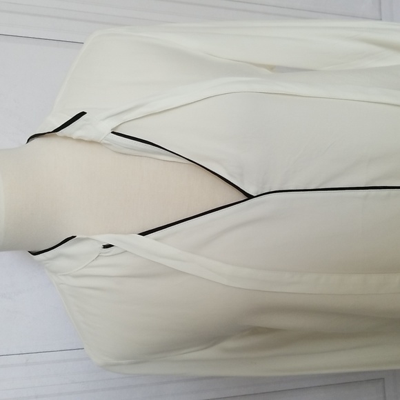 GAP Tie Neck Zen Top - Picture 9 of 15